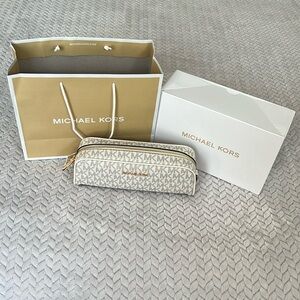 🎀 Michael Kors pouch cosmetic makeup pen